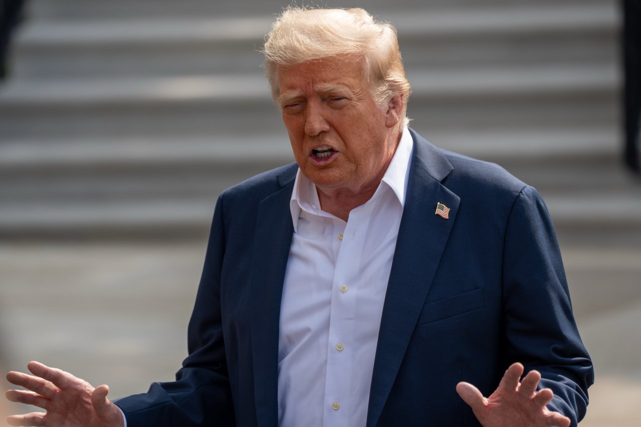 Trump threatens 30% tariffs on EU and Mexico