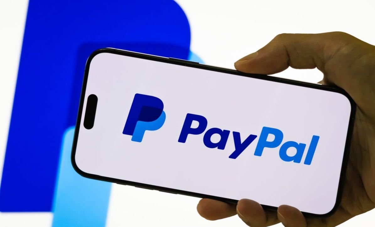 PayPal applies to become a bank