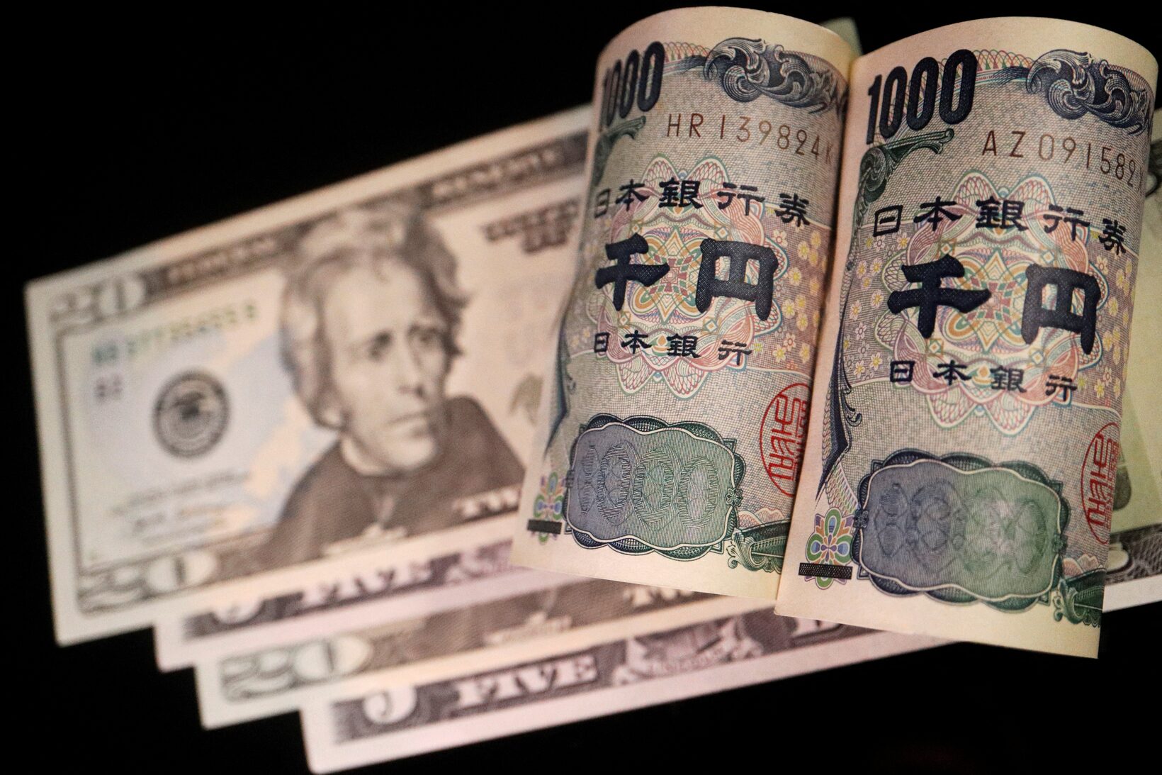 Japanese business groups urge government to act on weak yen