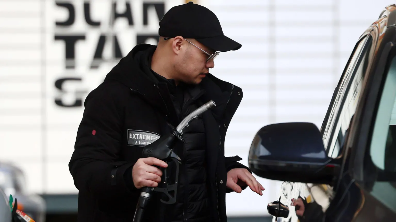 Oil rises above $115 as war enters fifth week
